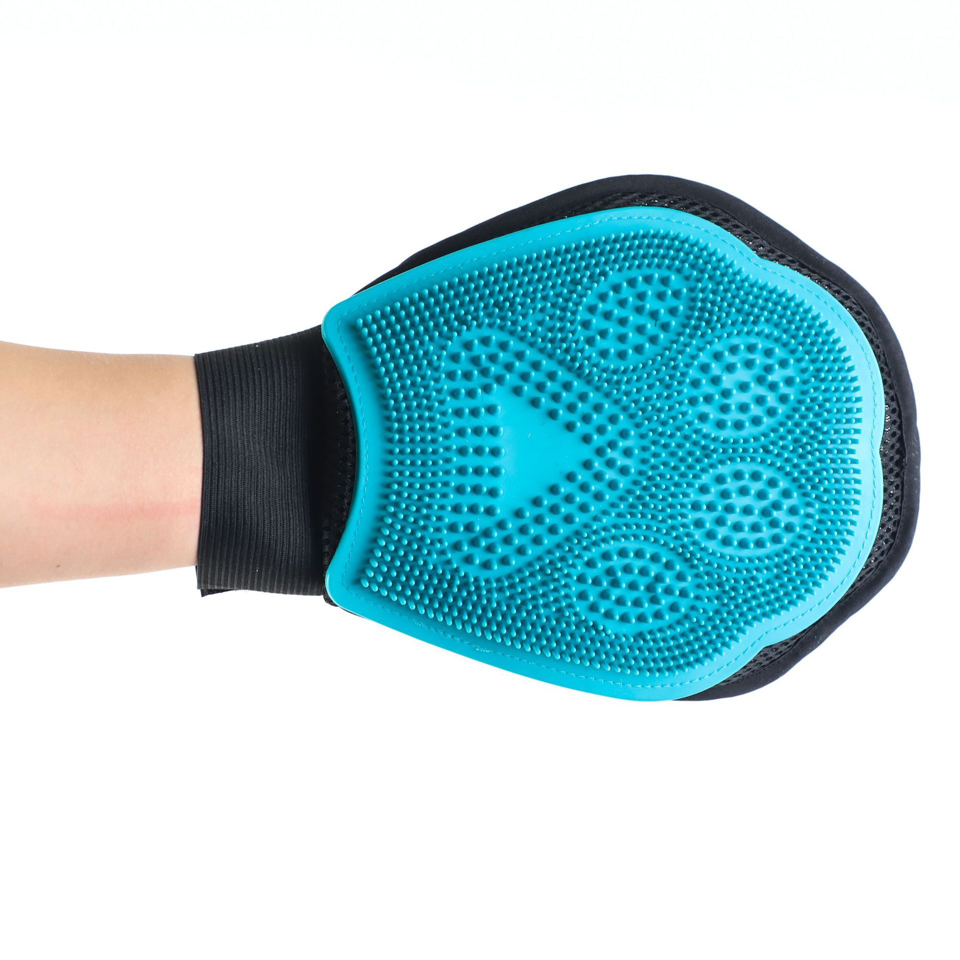 The Ultimate Pet Bath Glove: Revolutionize Your Dog's Bathing Experience